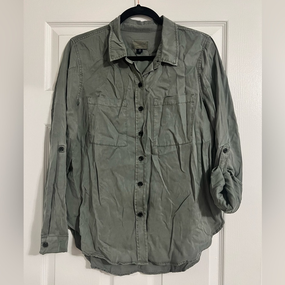 Universal Thread Green Button Down Shirt with Adjustable Sleeves